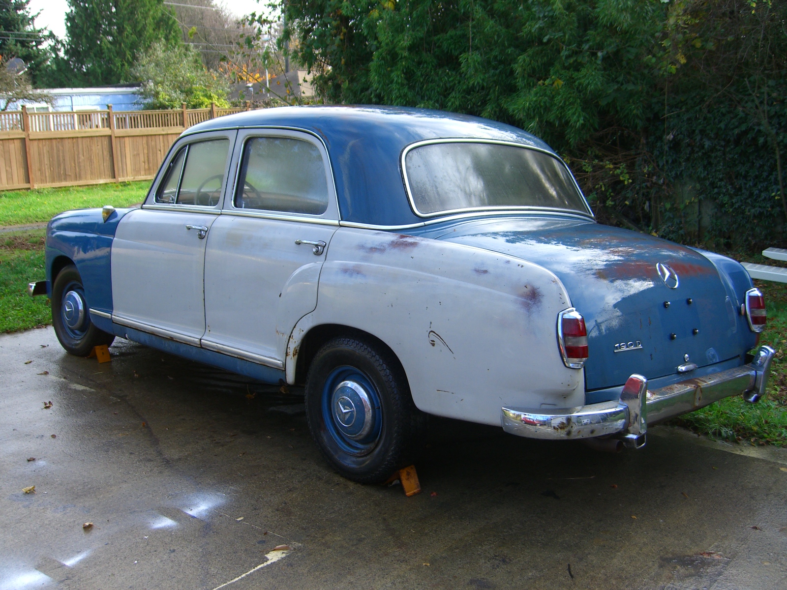 Moj Mercedes 190 D 1959 a TOW DOLLY 005.jpg